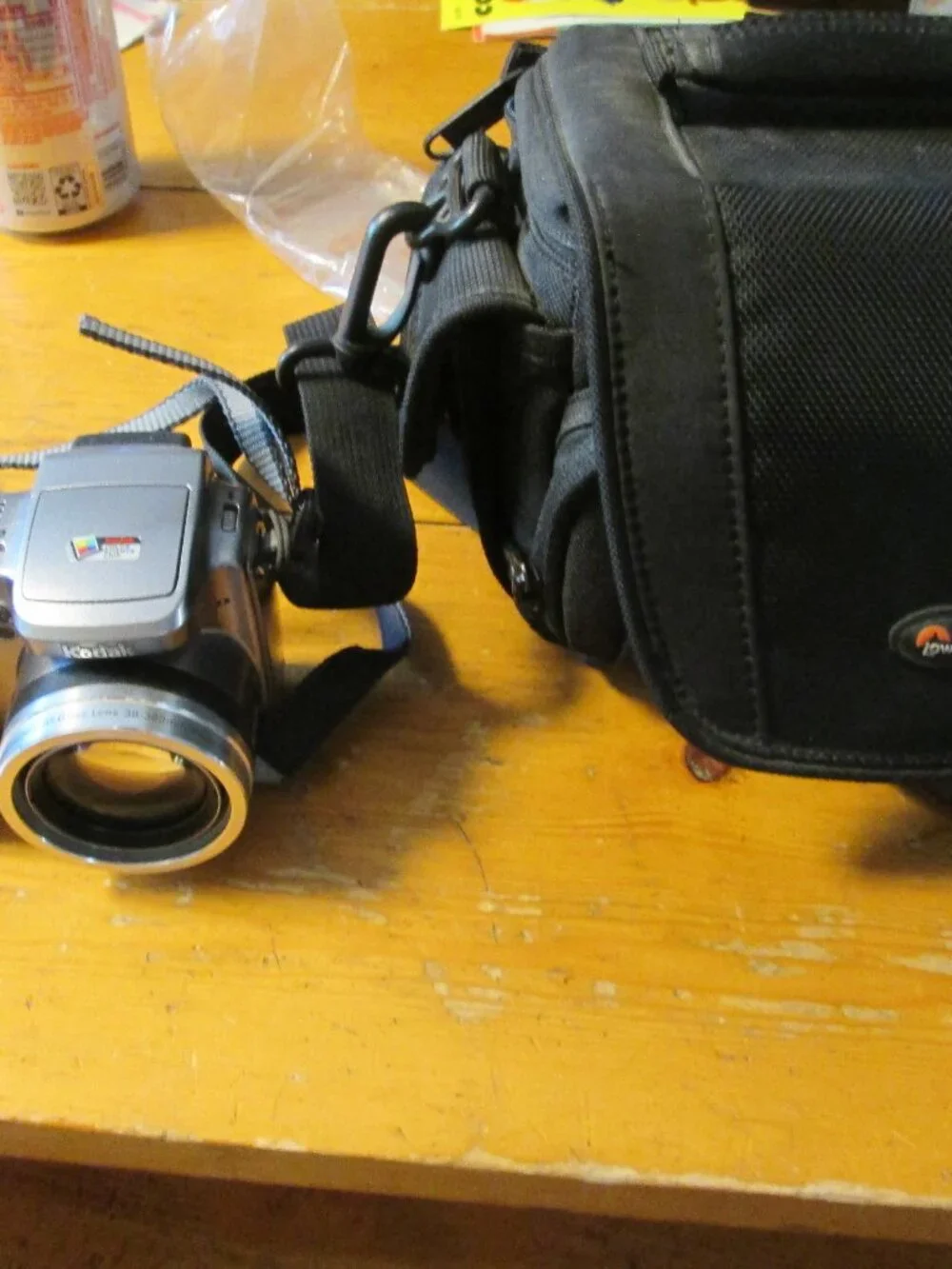 Kodak 10 X zoom easyshare Z740 5 MP case cables lense cover strap